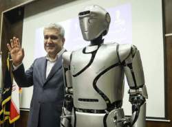 روبات ایرانی «سورنا» در جمع ۱۰ روبات برتر سال ۲۰۲۰ قرار گرفت