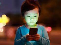 استفاده از موبایل برای کودکان چین محدود شد