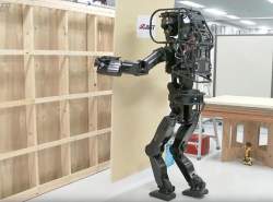 ژاپنی ها روبات کارگر ساختمانی ساختند