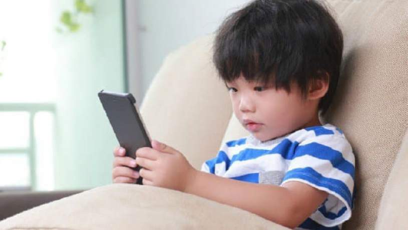 تأثیرات منفی استفاده افراطی کودکان از گوشی
