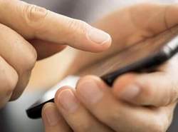 اگر در این حالت با موبایل کار کنید کور می‌شوید