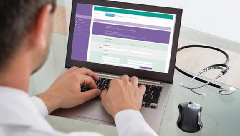 تشویق پزشکان به اجرای نسخه الکترونیکی از جیب مردم!