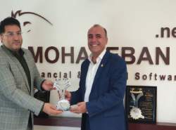 تندیس نقره‌ای حمایت از حقوق مصرف کنندگان به شرکت «حساب رایان  پارس» اهدا شد