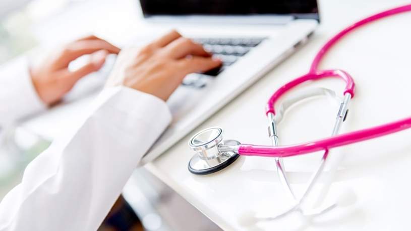 انتقاد از بودجه ۸۰ میلیارد تومانی برای امضای الکترونیکی پزشکان