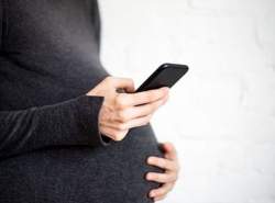 عوارض تلفن همراه در بارداری و راه‌های کاهش این عوارض