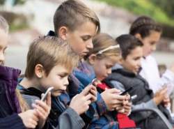 ضرب‌الاجل استرالیا برای مهار کودک‌آزاری در شبکه‌های اجتماعی