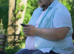 رابطه موبایل با چاقی