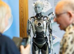روبات‌ها: علیه انسان‌ها شورش نمی‌کنیم