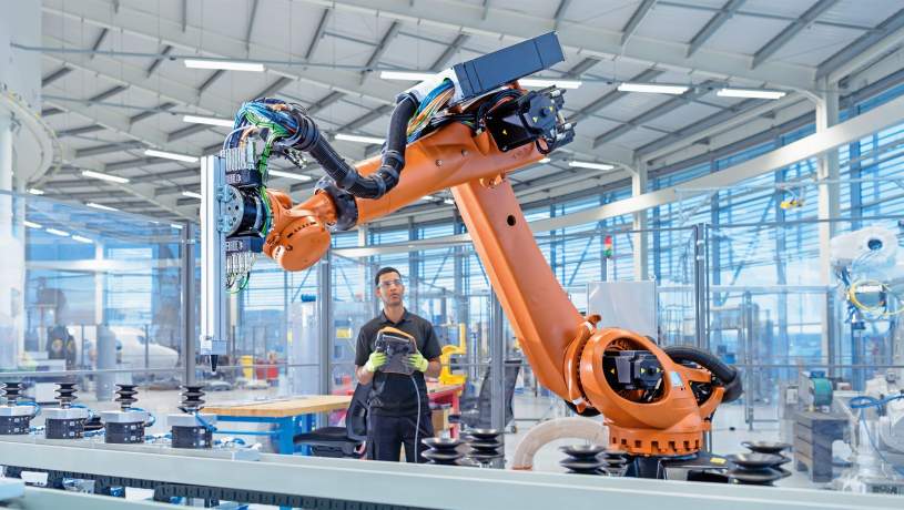 خروج تدریجی بیبی‌بومرها از بازار کار صنایع آلمانی کمبود نیروی کار را با روبات‌ها جبران می‌کنند