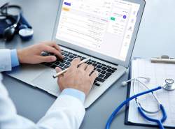 مردم از پزشکان «کد رهگیری» نسخه‌الکترونیکی بگیرند