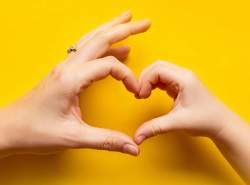 بسته اینترنت تخفیفی و مکالمه رایگان ایرانسل به مناسبت روز مادر